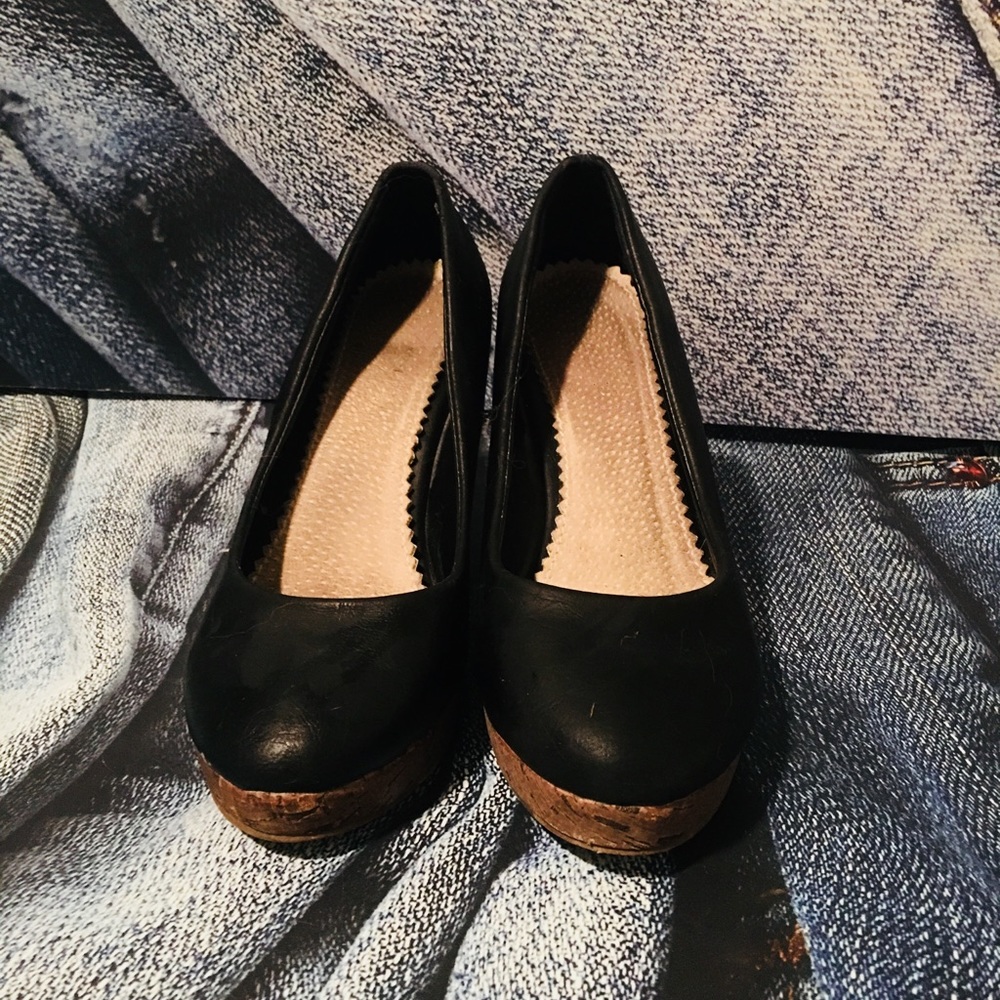 Black Wedges